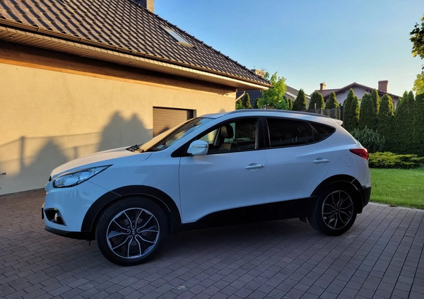Hyundai ix35 cena 38900 przebieg: 215000, rok produkcji 2013 z Drezdenko małe 137